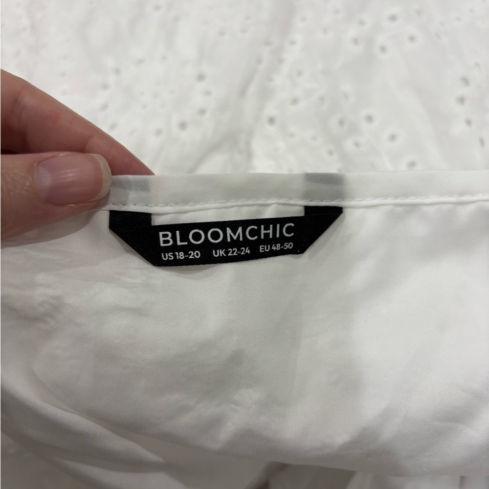BLOOMCHIC Women’s White Floral Eyelet Sleeveless Peplum Lace Up Tie Top Sz 18-20 - Picture 5 of 6